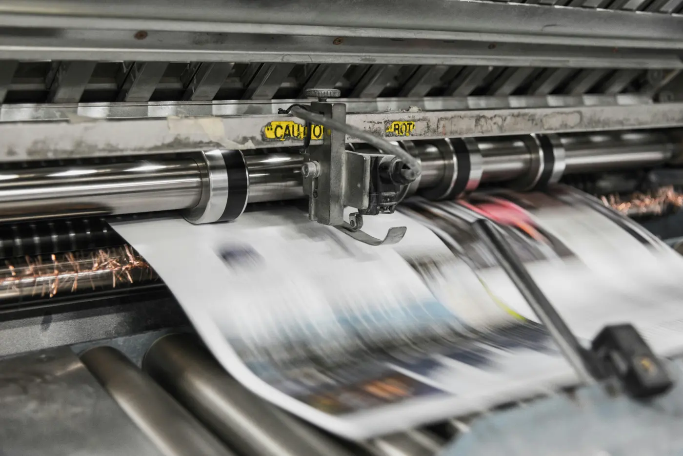 Large-format printer producing professional graphics